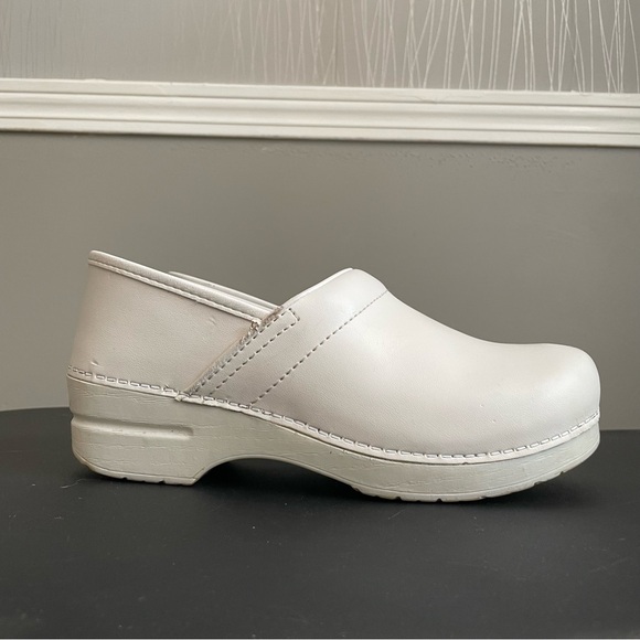 Dansko Shoes - Women's White Dansko Shoe Professional Clog Size 40 Nurse Medical Shoes